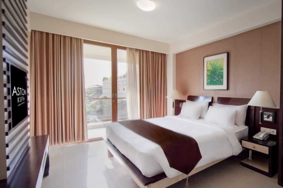 2 Bedroom Suite | 1 bedroom, in-room safe, individually decorated, blackout drapes