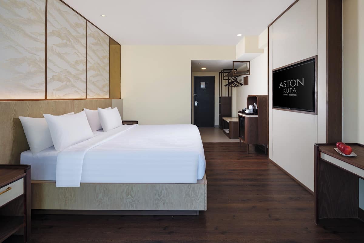 Deluxe Premier | 1 bedroom, in-room safe, individually decorated, blackout drapes