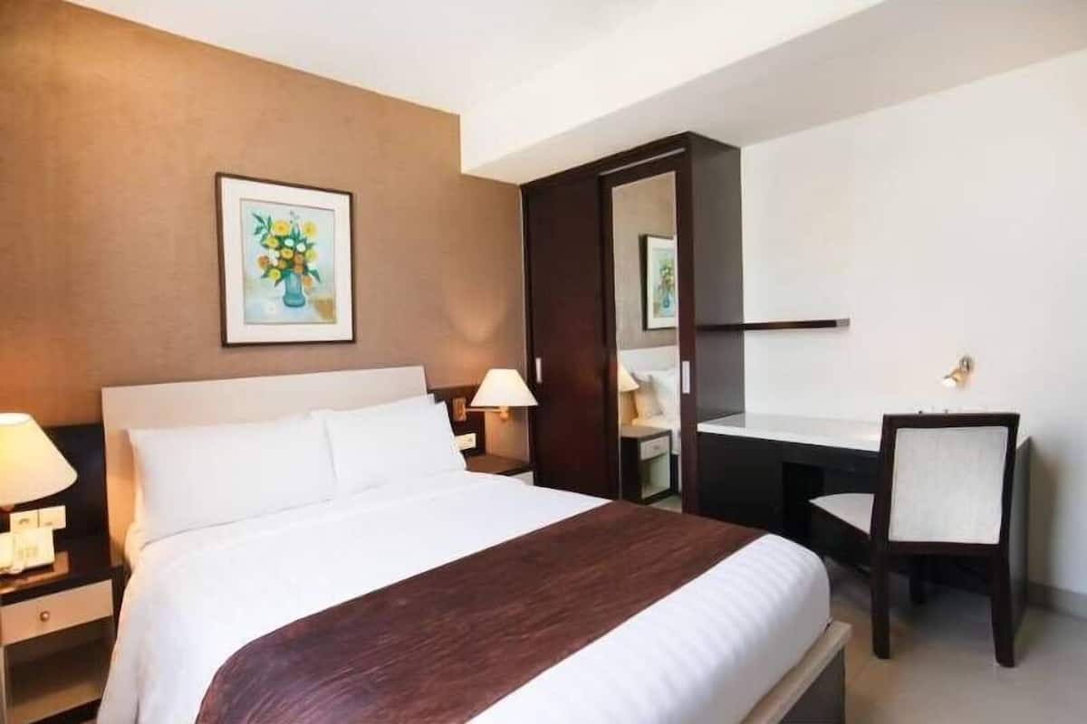 3 Bedroom Suite | 1 bedroom, in-room safe, individually decorated, blackout drapes