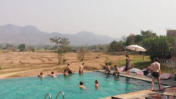 Kolam renang outdoor