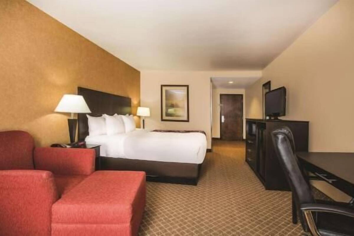 Premium bedding, pillowtop beds, desk, laptop workspace