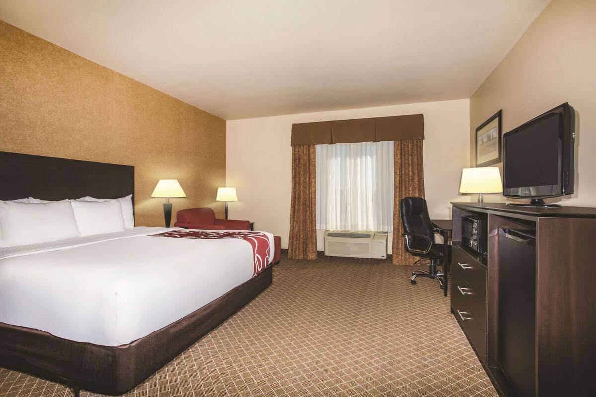 Premium bedding, pillowtop beds, desk, laptop workspace