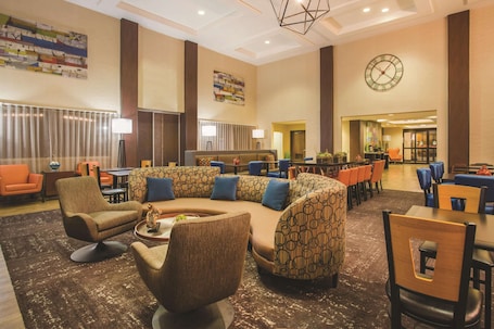 Servicios del alojamiento. La Quinta Inn & Suites by Wyndham Ely