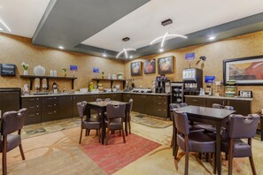 Free daily continental breakfast  - Best Western Wainwright Inn & Suites (Wainwright)