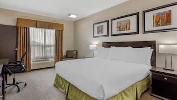 Family Suite, 2 Bedrooms, Non Smoking, Refrigerator & Microwave (Shower Only) | Peralatan tempat tidur premium, meja, ruang kerja komputer riba