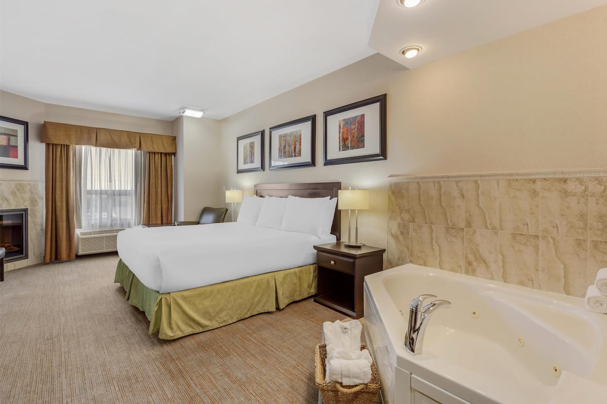 Suite, 1 King Bed, Non Smoking, Jetted Tub