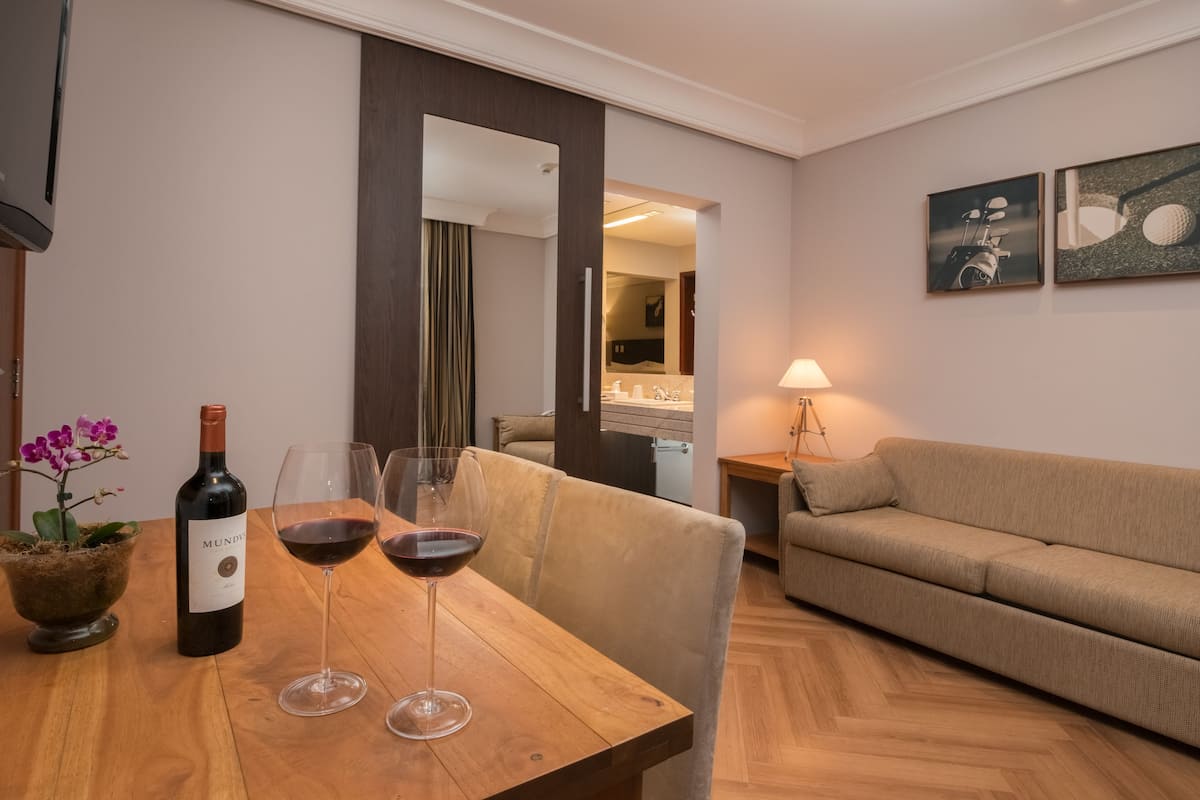 1 habitación, ropa de cama hipoalergénica y minibar