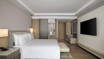Business Deluxe, 1 King Bed, Non Smoking | Premium bedding, memory foam beds, minibar, in-room safe