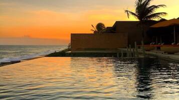 2 outdoor pools