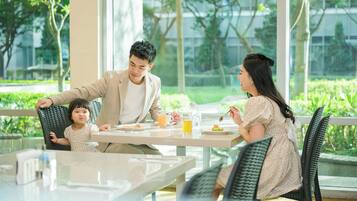 Daily buffet breakfast (TWD 770 per person)