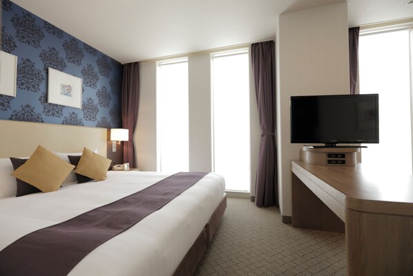 Deluxe Room, 1 King Bed with Sofa bed, Non Smoking | In-room safe, desk, blackout drapes, iron/ironing board - Mercure Yokosuka (Yokosuka)