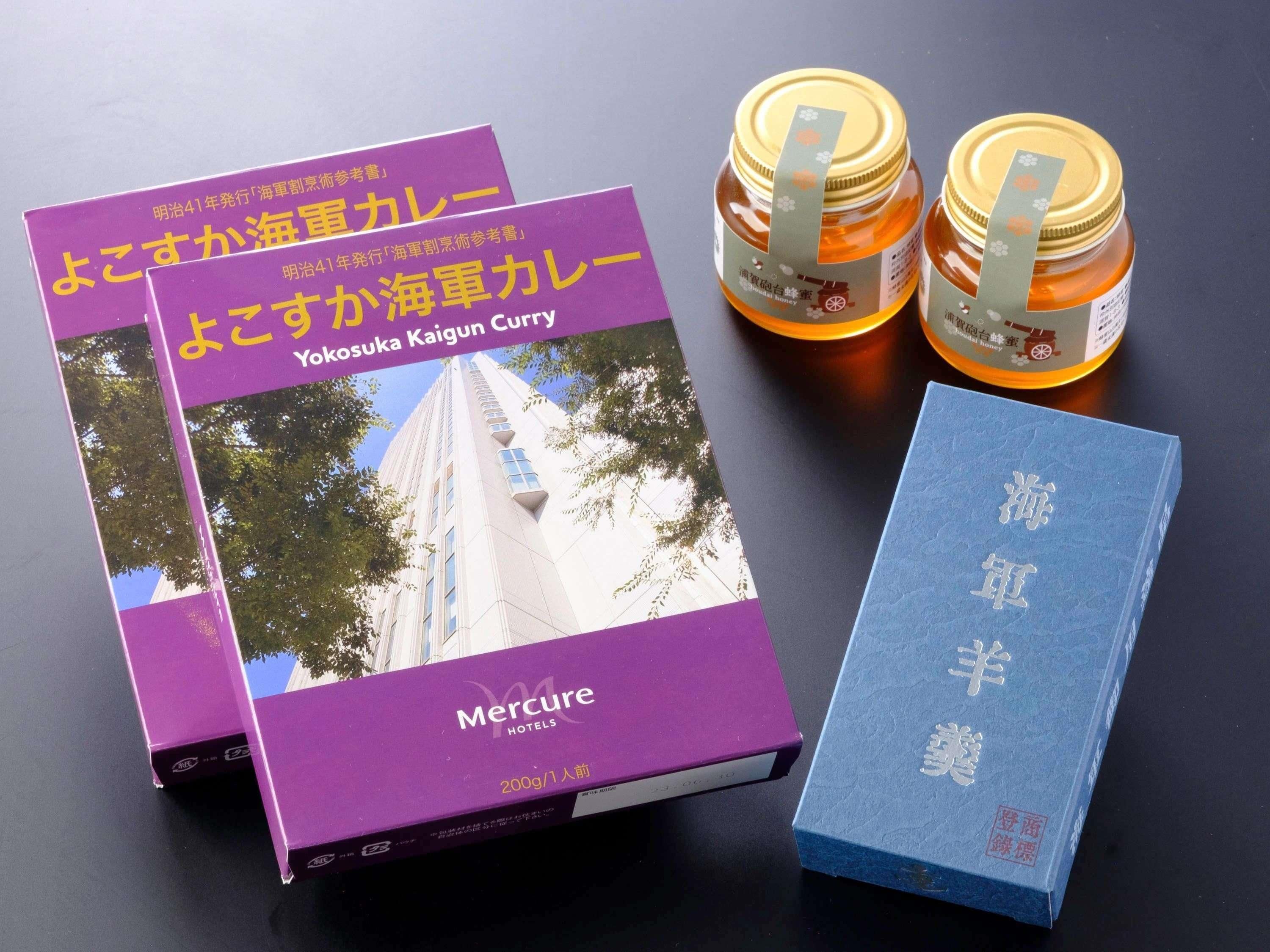 Two purple books, two honey jars, and a blue book on a table.