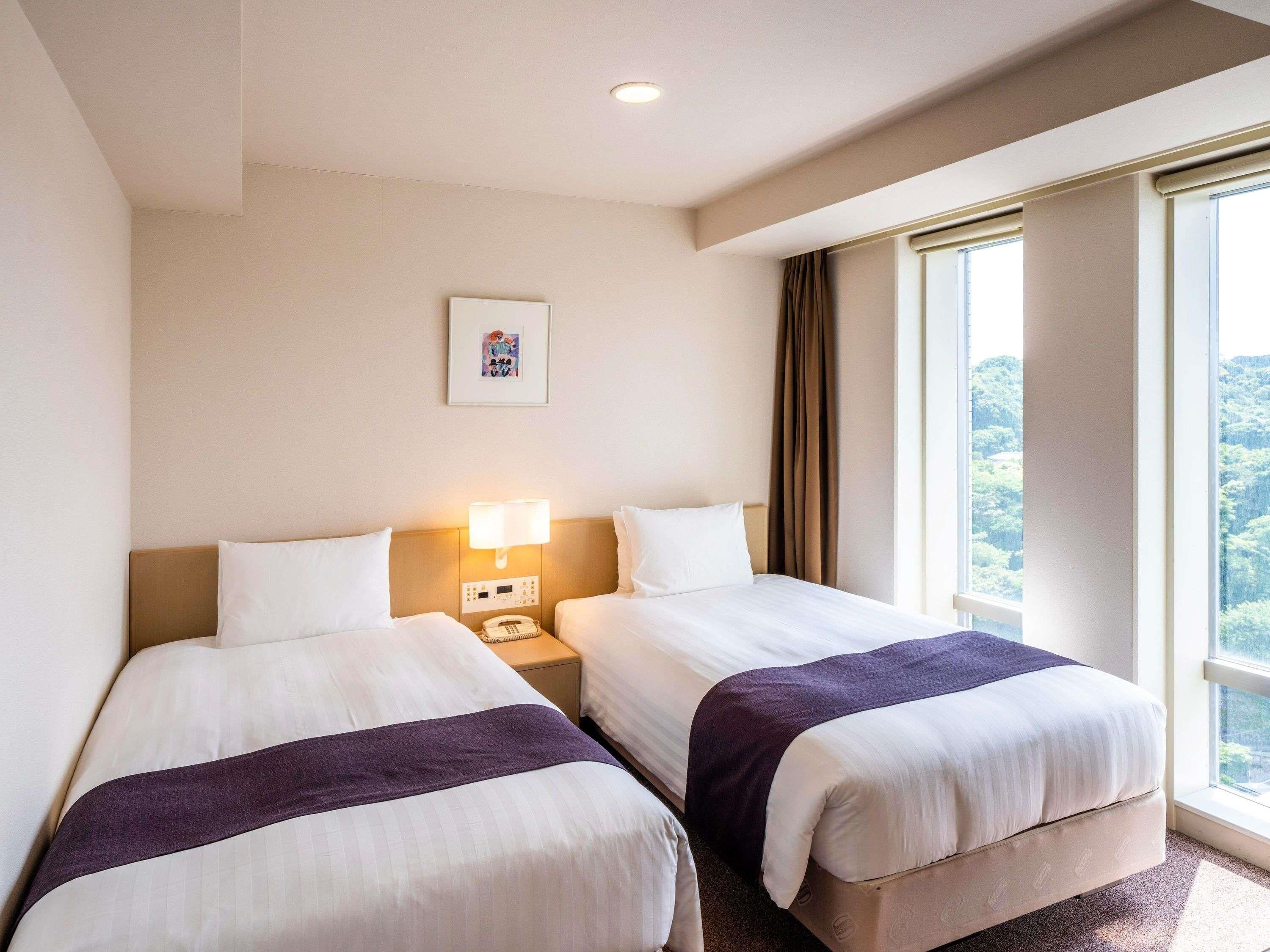 Standard Room, 2 Single Beds, Non Smoking | In-room safe, desk, blackout curtains, iron/ironing board