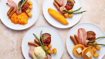 Daily buffet breakfast (JPY 3000 per person)