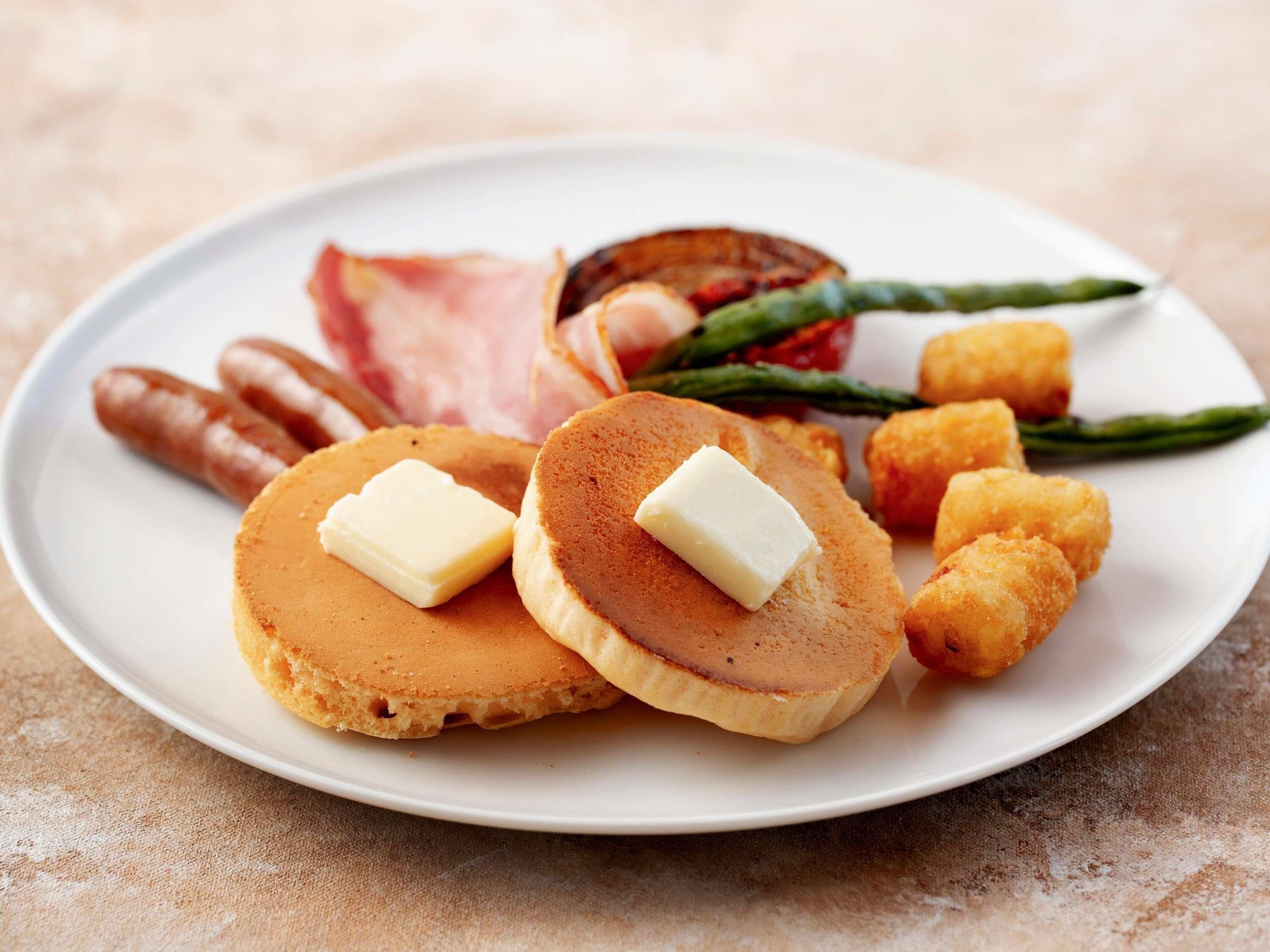 Daily buffet breakfast (JPY 3000 per person)