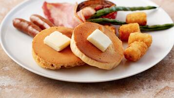 Daily buffet breakfast (JPY 3000 per person)