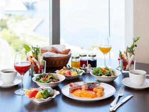 Daily buffet breakfast (JPY 3000 per person)