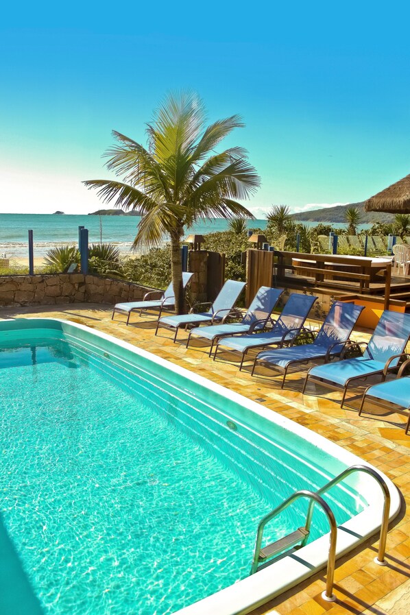 Indoor pool, outdoor pool, pool umbrellas, pool loungers - Costa Norte Ingleses (Florianópolis)
