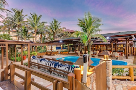 Indoor pool, outdoor pool, pool umbrellas, sun loungers. Costa Norte Ingleses