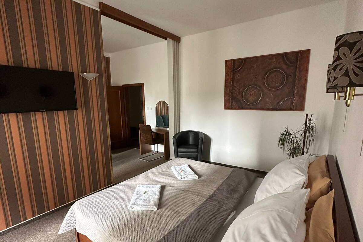 Departamento, 1 cama King size | Minibar, caja de seguridad en la habitación y escritorio