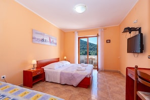 In-room safe, soundproofing, free WiFi