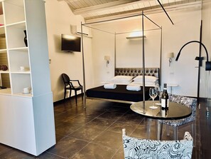 Suite Studio Deluxe, 1 grand lit, bain à remous, dans la tour