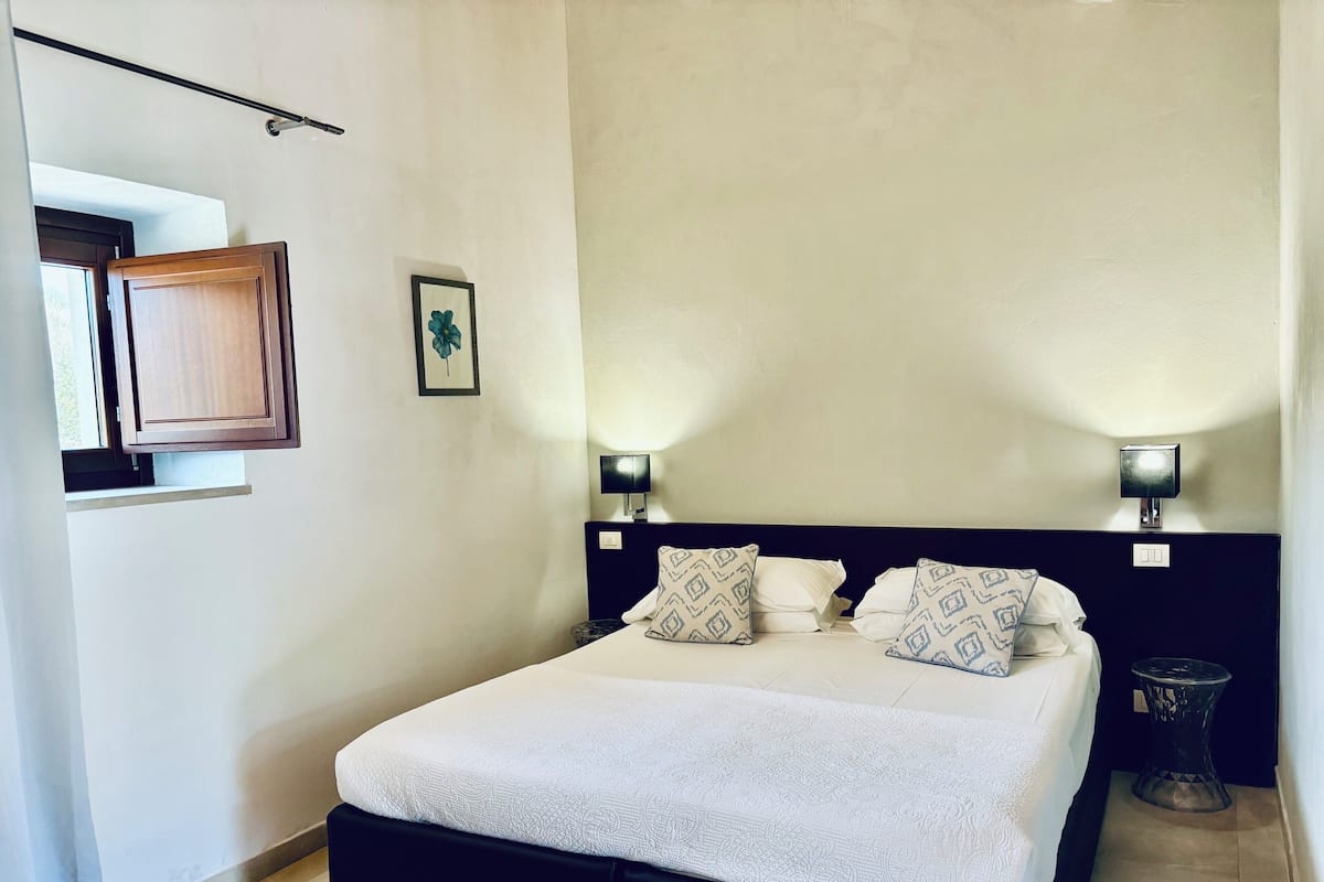1 habitación, cortinas blackout y sistema de insonorización