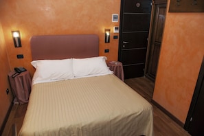 Premium bedding, minibar, in-room safe, desk - Hotel Borgo (Florence)