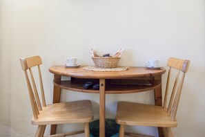 書桌、免費 Wi-Fi