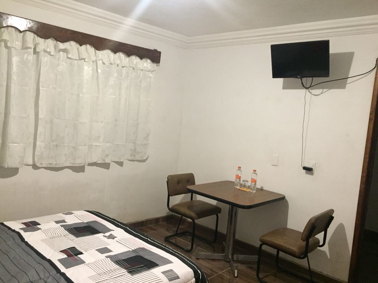 Habitación clásica con 1 cama matrimonial o 2 individuales, 1 cama Queen size, para no fumadores | Escritorio, internet por cable gratis y ropa de cama 