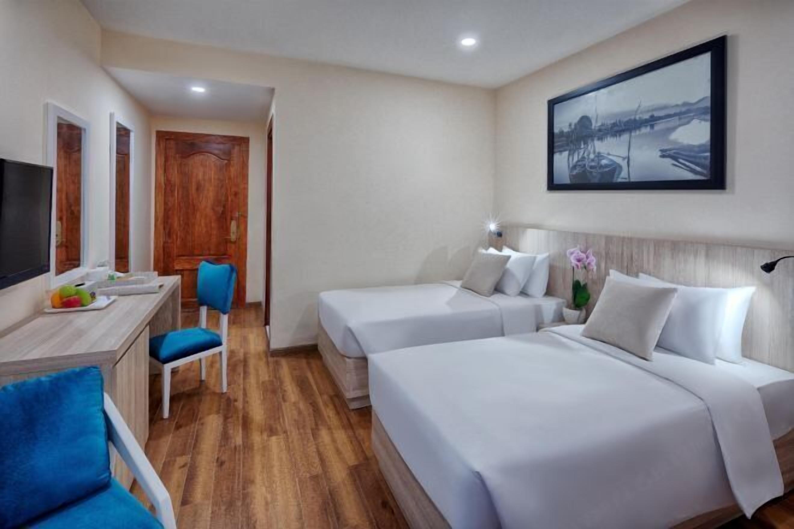 Minibar, in-room safe, desk, laptop workspace