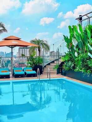 Minibar, coffres-forts dans les chambres, bureau