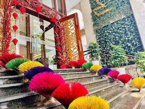 Minibar, in-room safe, desk, laptop workspace - Happy Life Grand Hotel & Sky Bar (Ho Chi Minh City)