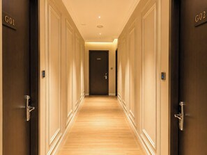 Minibar, in-room safe, desk, laptop workspace - Happy Life Grand Hotel & Sky Bar (Ho Chi Minh City)