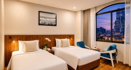 Happy Life Grand Hotel & Sky Bar