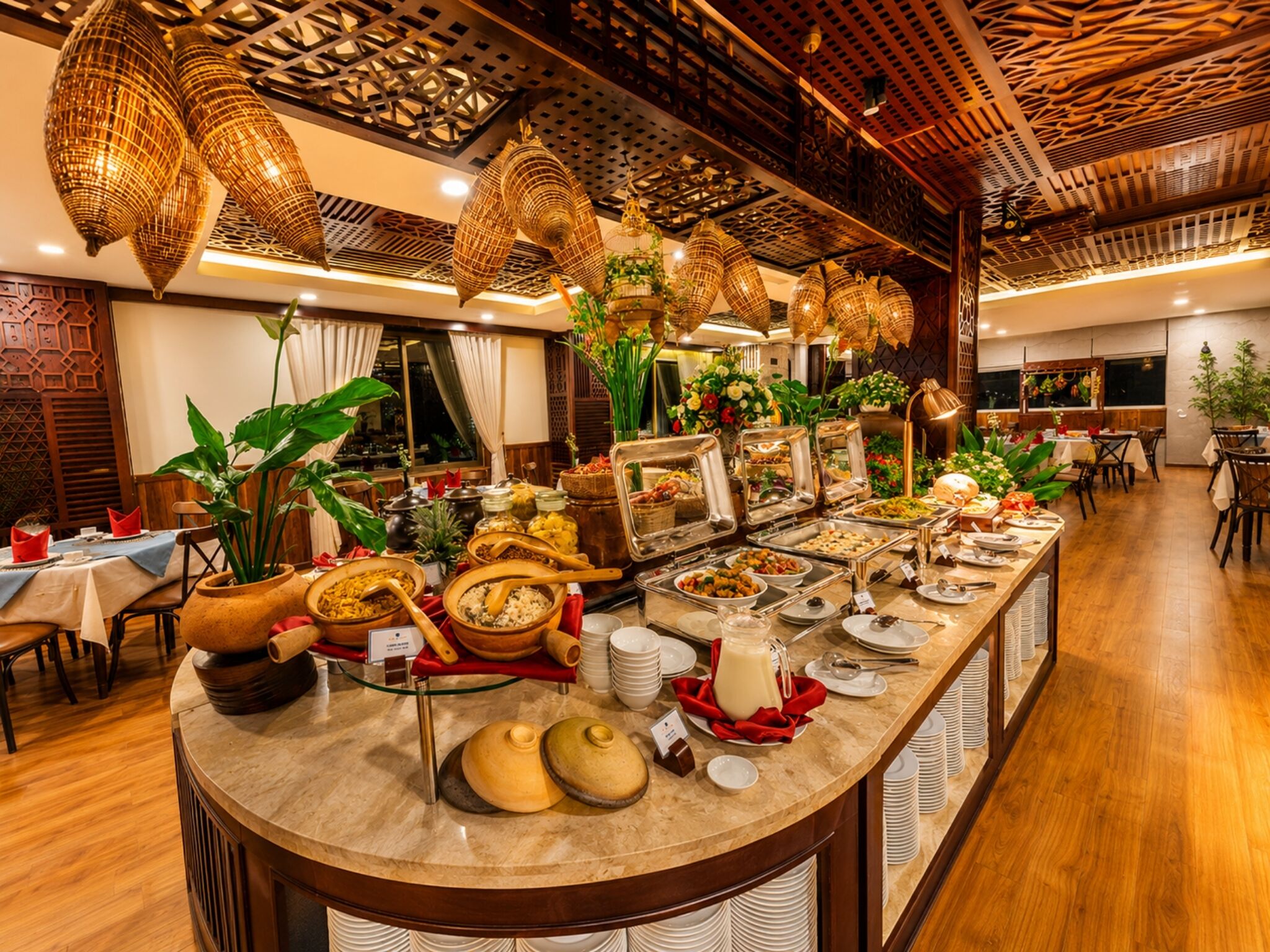 Bữa sáng buffet hàng ngày với phụ phí nhỏ 