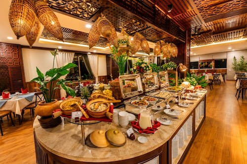 Daily buffet breakfast for a fee