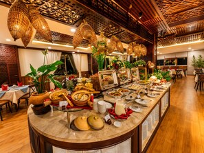 Tägliches Frühstücksbuffet gegen Gebühr