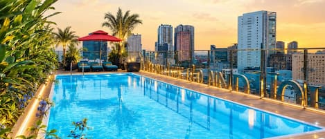 Outdoor pool, sun loungers