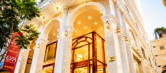 Happy Life Grand Hotel & Sky Bar