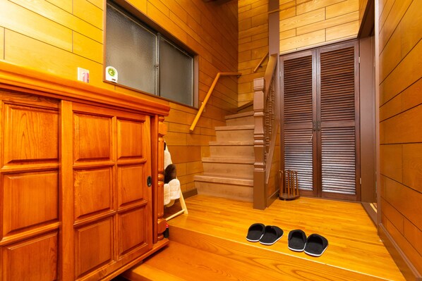 Interior entrance - Nagomiya (Tokyo)