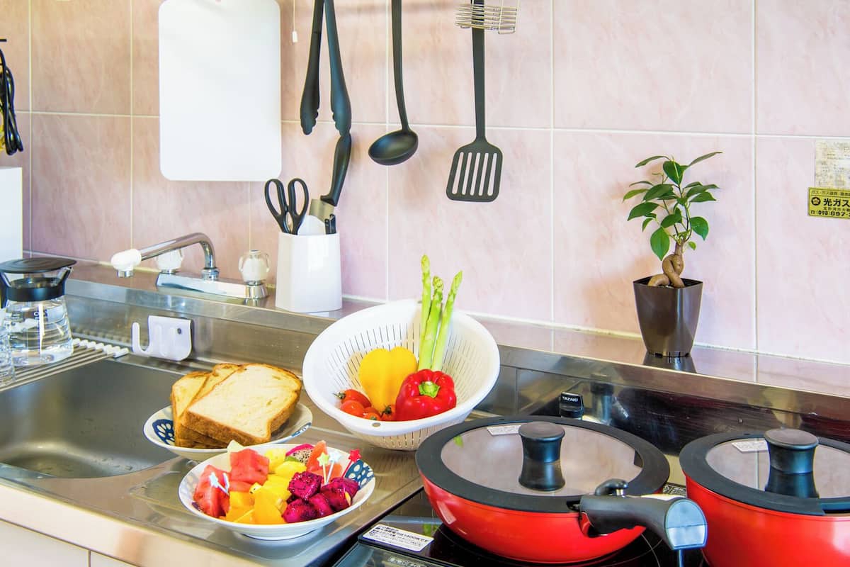 Private kitchen | Fridge, microwave, electric kettle