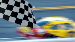 Een rondereel in beweging, wat wijst op een race-evenement.