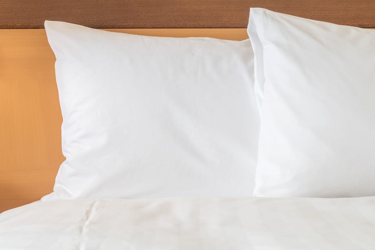 Hochwertige Bettwaren, Betten mit Memory-Foam-Matratzen, Zimmersafe