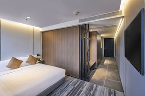 Minibar, in-room safe, desk, blackout drapes - Hotel COZi · Oasis (Kwai Chung)