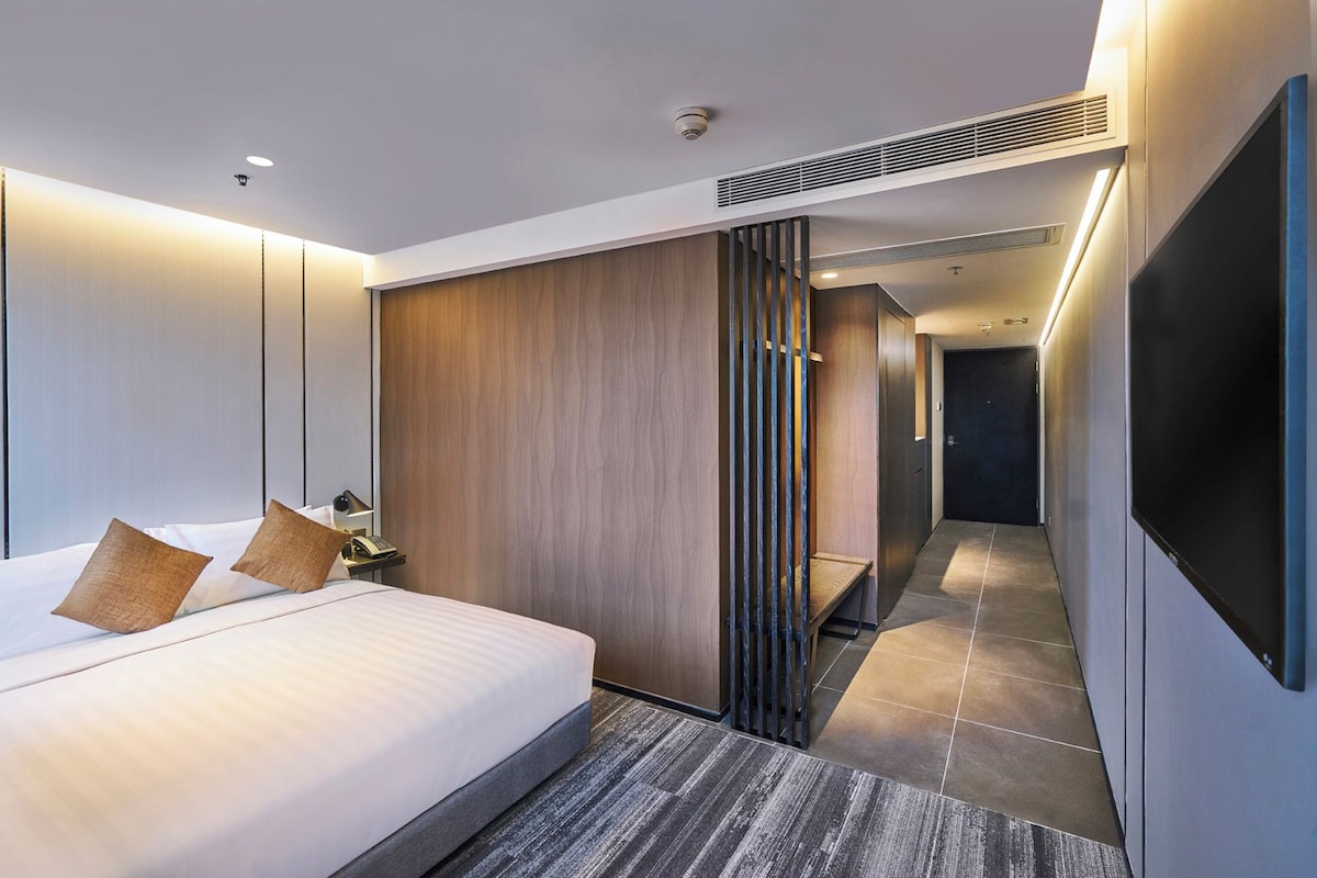 Minibar, in-room safe, desk, blackout curtains