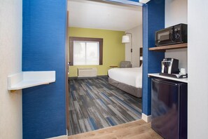 Room - Holiday Inn Express - Village West (Kansas City)