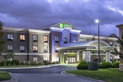 Holiday Inn Express - Village West