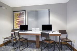 Business center - Holiday Inn Express - Village West (Kansas City)