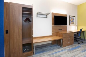 Interior - Holiday Inn Express - Village West (Kansas City)